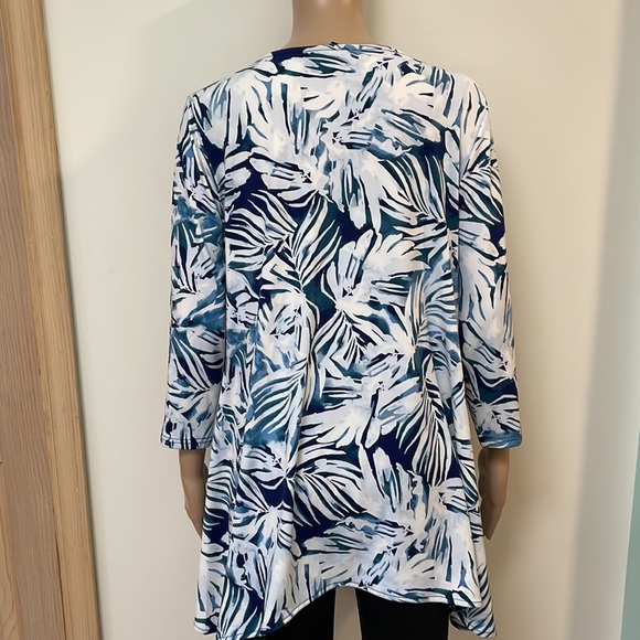 Alfani Blue and White Fern Print Swing Top - Picture 4 of 8
